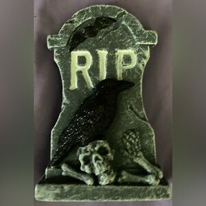 Tabletop/windowsill Gravestone Halloween Decor 3D figurine with sparkly crow NWT